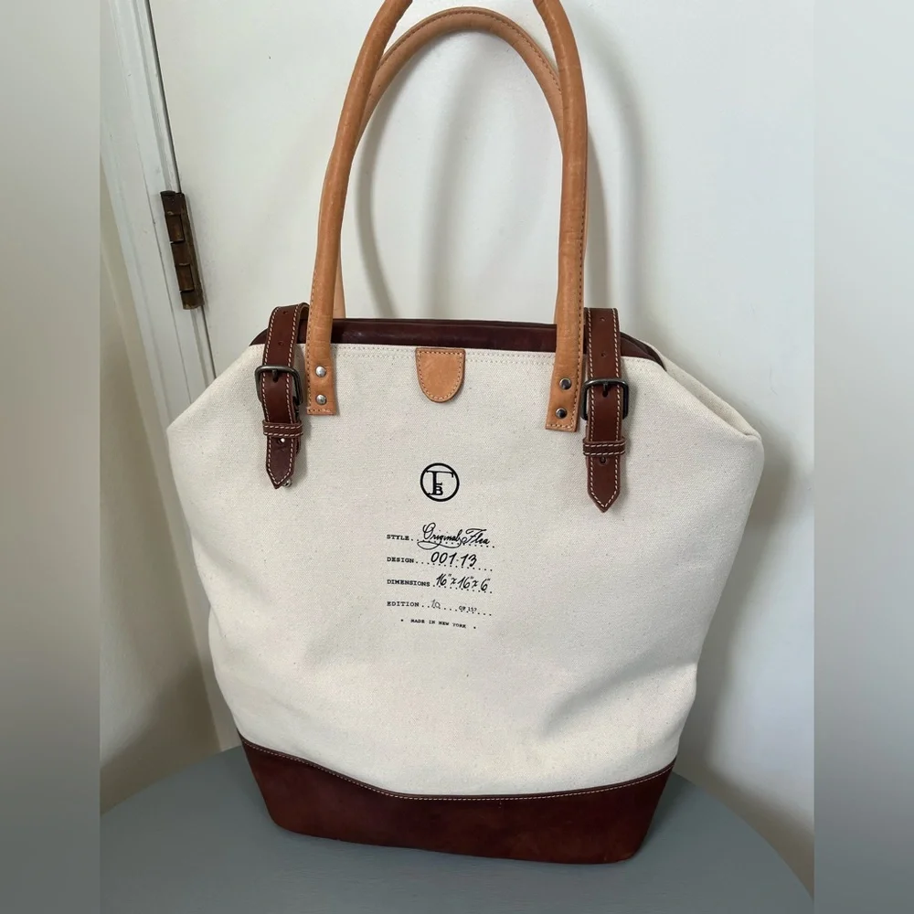 Elegant Canvas and Leather Shoulder Bag - Picture 1 of 10